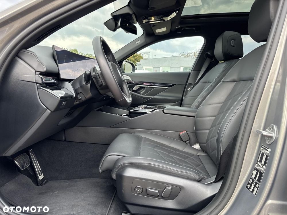 BMW Seria 5 520d xDrive mHEV M Sport - 13