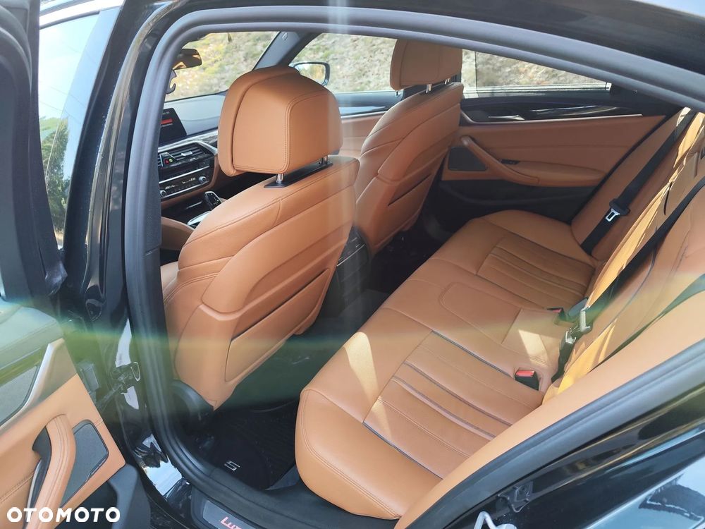 BMW Seria 5 530i xDrive Luxury Line sport - 13