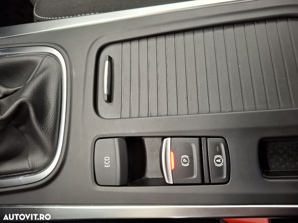 Renault Megane TCE 140 Equilibre - 17