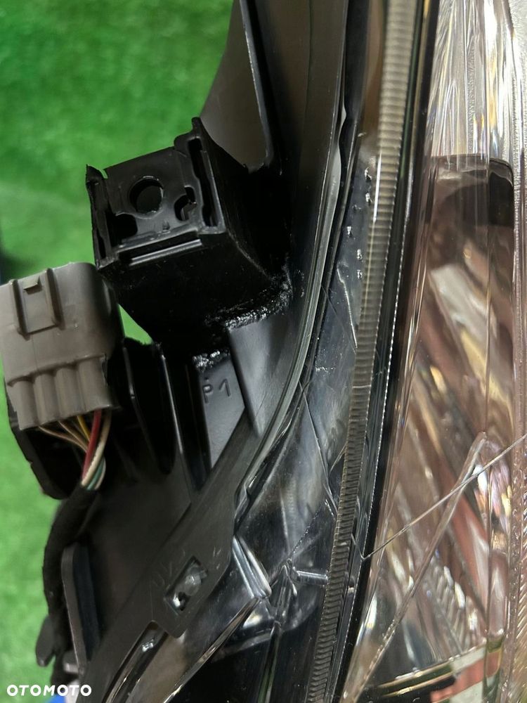 REFLEKTOR PRAWY TOYOTA AURIS II 12-15  ślizg - 4