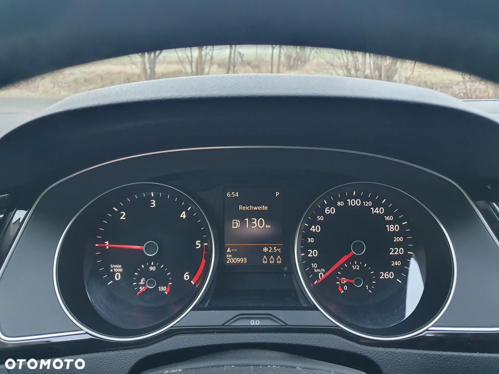 Volkswagen Passat 2.0 TDI SCR DSG Highline - 12