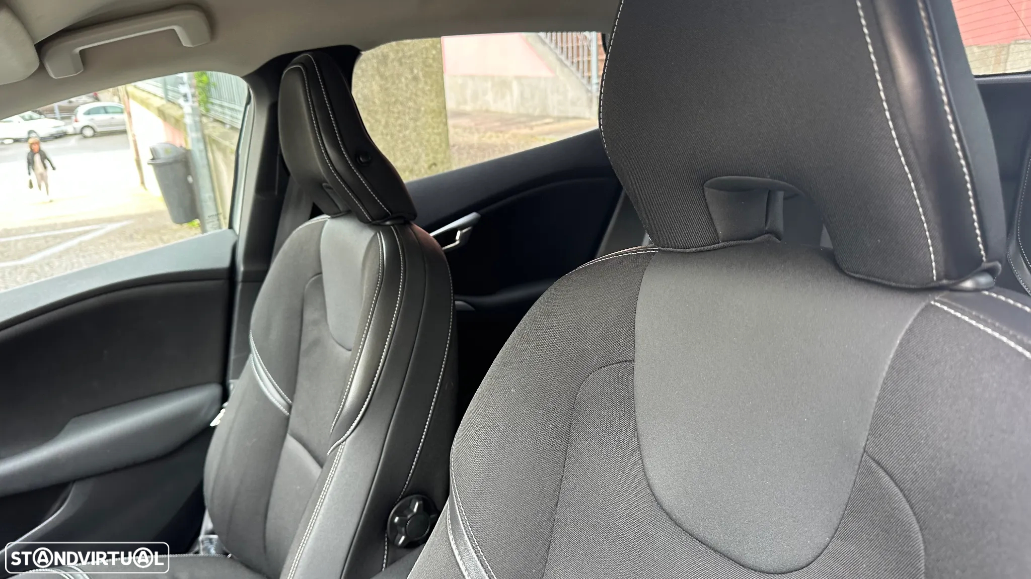 Volvo V40 1.6 D2 R-Design - 14