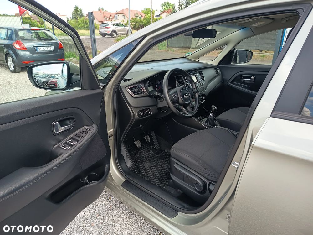 Kia Carens 1.6 GDI Dream-Team Edition - 17