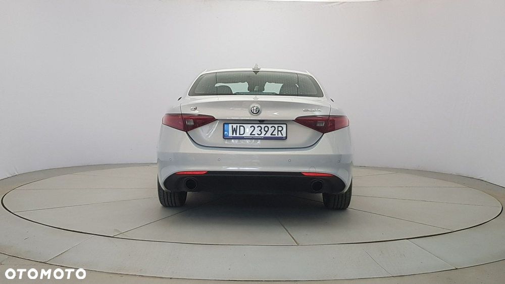 Alfa Romeo Giulia - 5