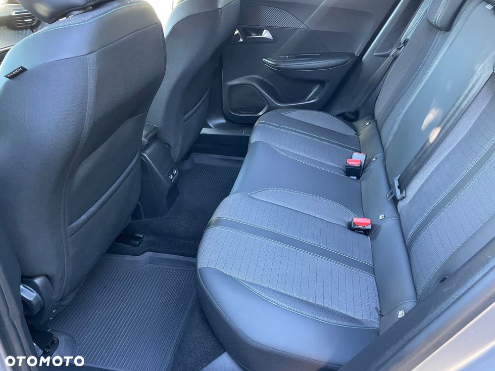 Peugeot 2008 1.5 BlueHDi Allure S&S EAT8 - 17