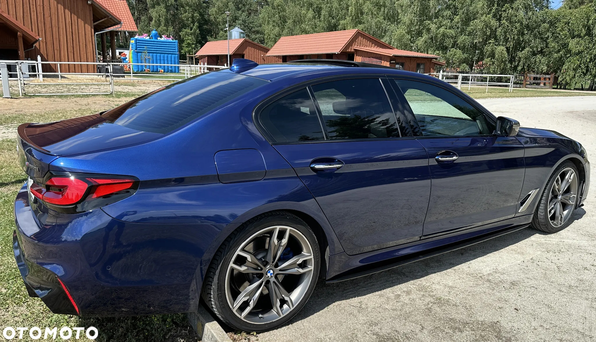 BMW Seria 5 M550i xDrive sport - 9