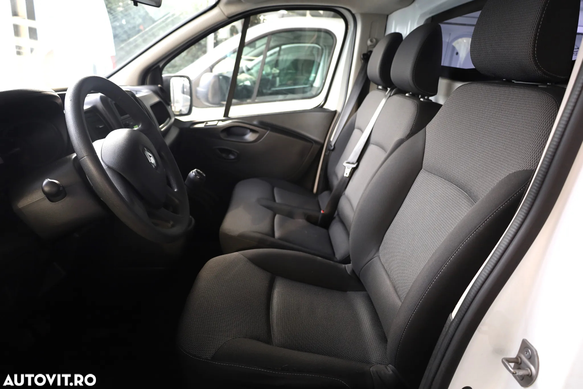 Renault Trafic - 12