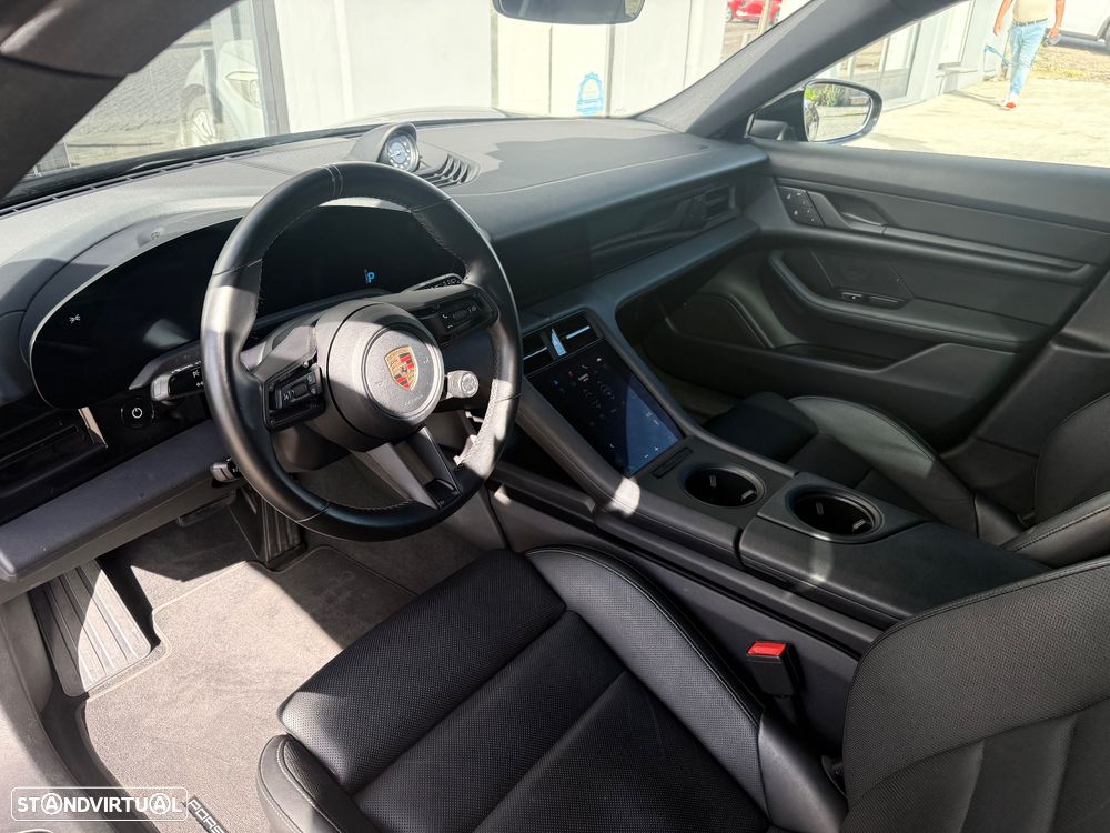 Porsche Taycan Cross Turismo 4 - 13