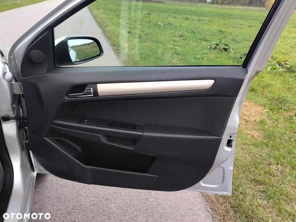 Opel Astra 1.8 Cosmo - 26