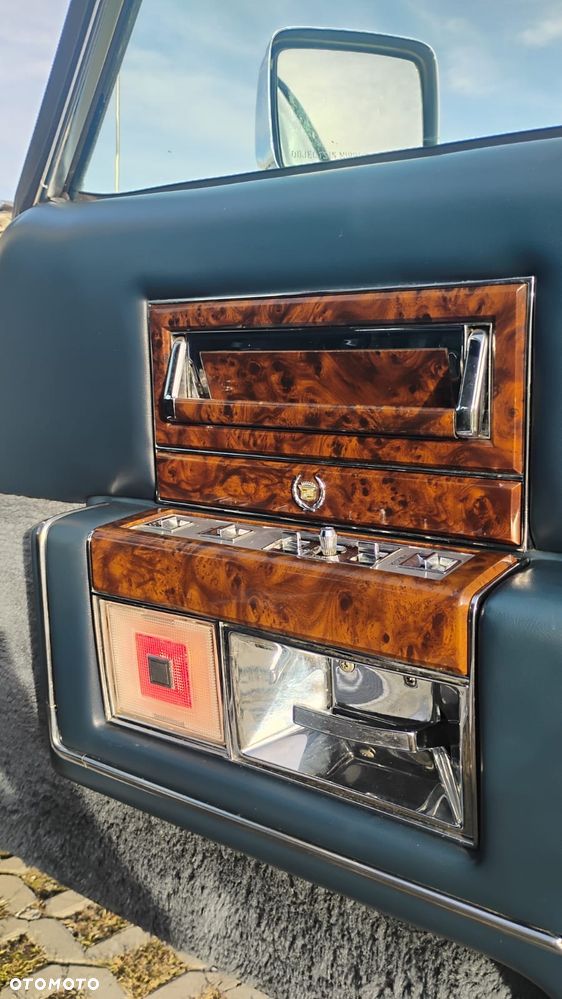 Cadillac Brougham - 13