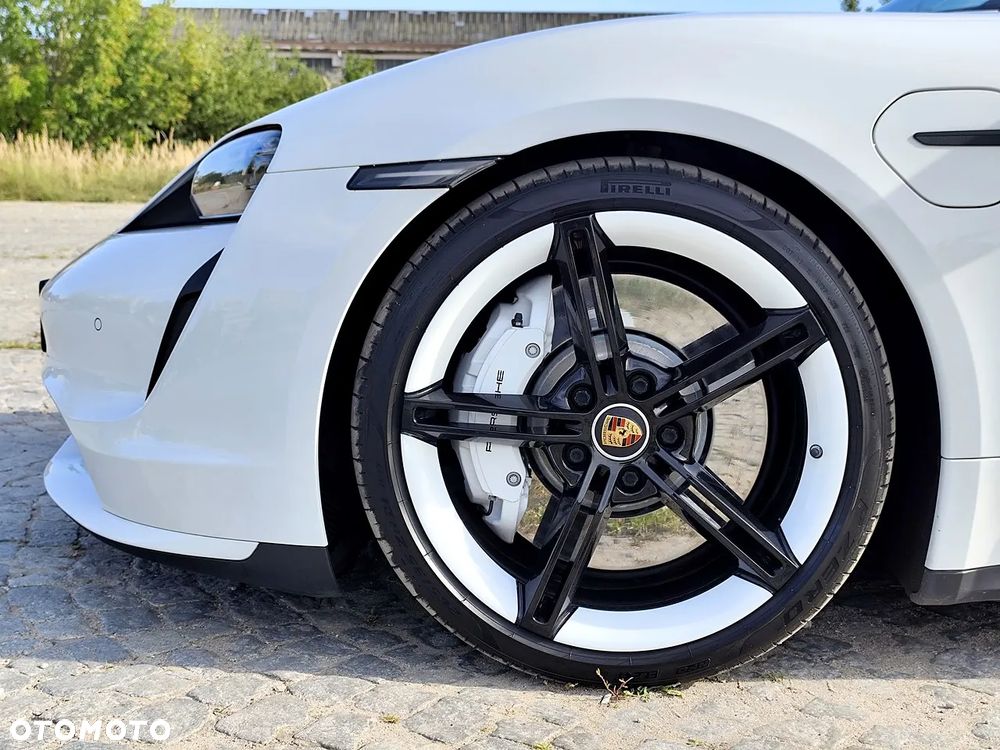 Porsche Taycan Turbo - 15
