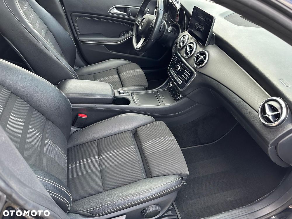 Mercedes-Benz CLA 220 d 7G-DCT - 29