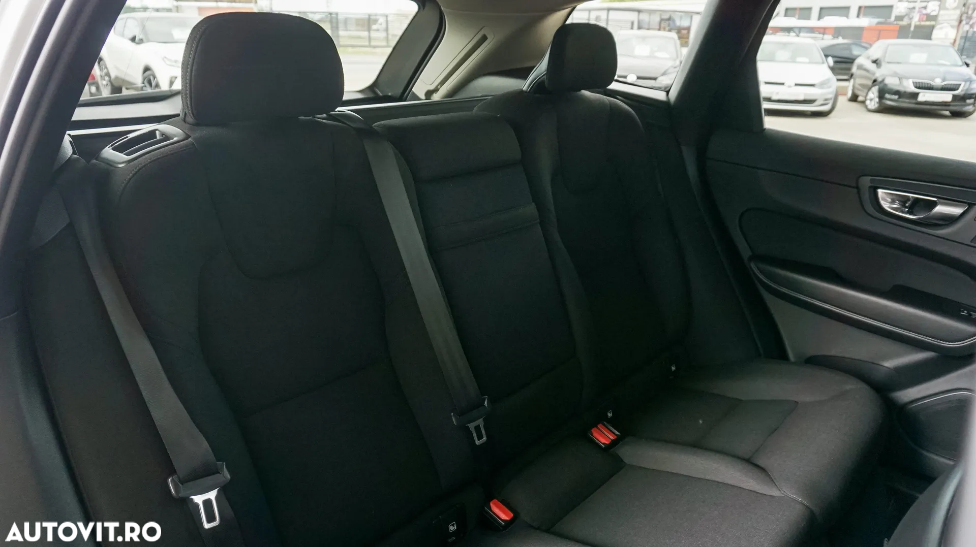 Volvo XC 60 B4 D AWD Geartronic Momentum - 32