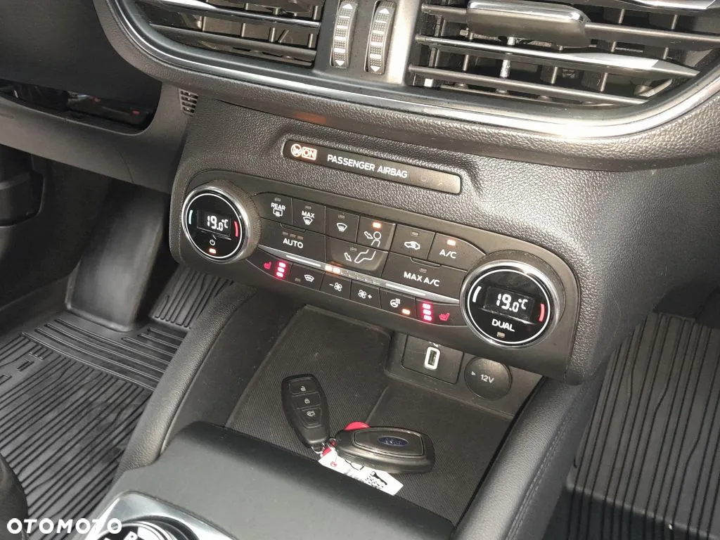Ford Focus 1.5 EcoBoost Titanium X - 13