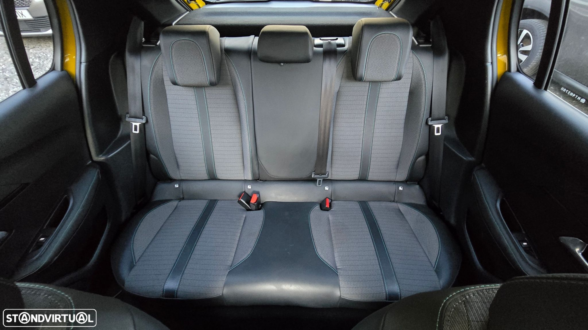 Peugeot e-208 Allure - 45