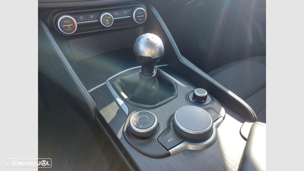 Alfa Romeo Giulia 2.2 D Super - 12
