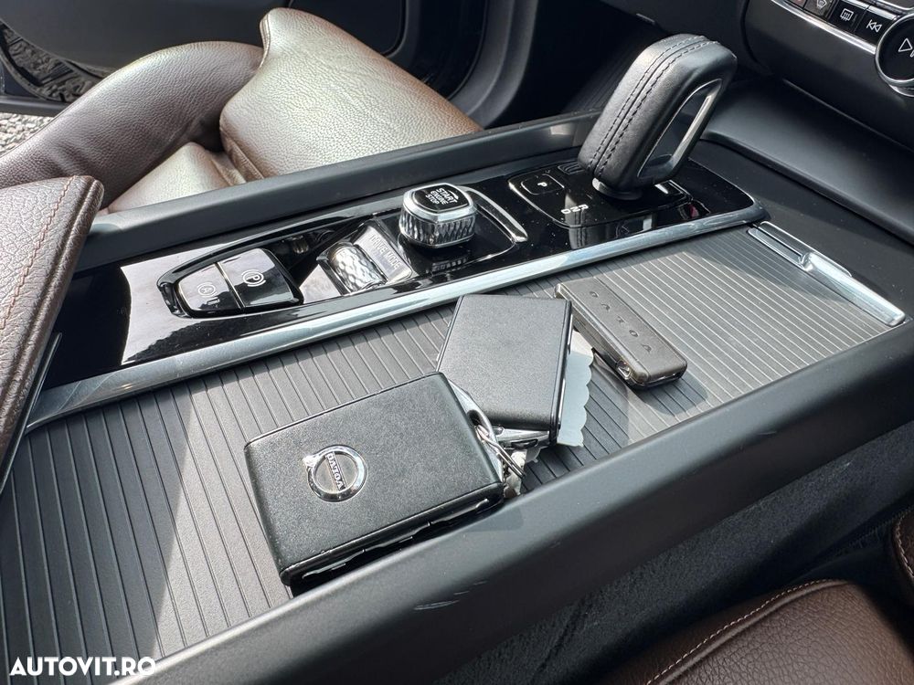 Volvo XC 60 B4 D AWD Geartronic Momentum Pro - 31