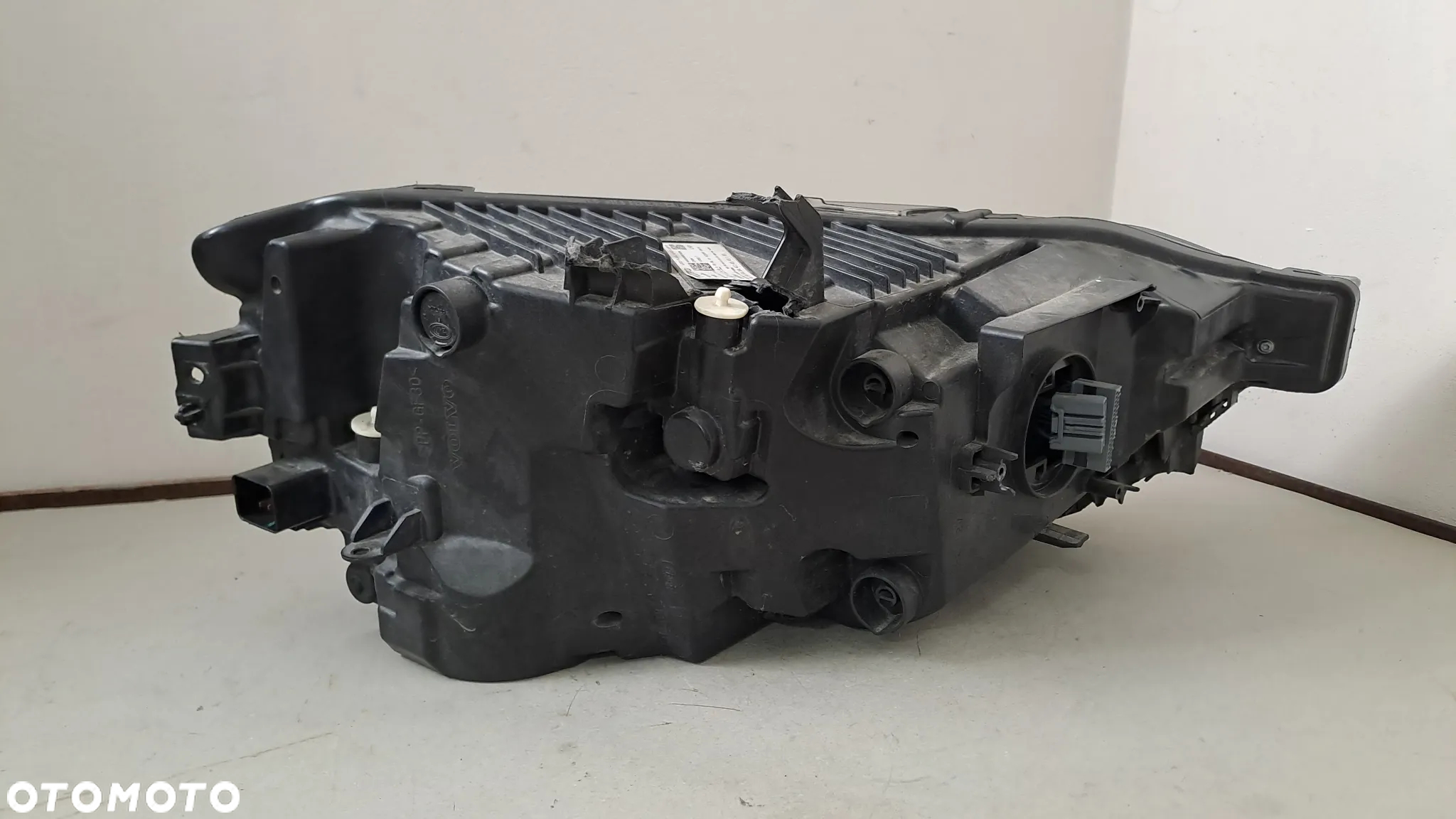VOLVO XC 60 II 17- LAMPA LEWA PRZÓD FULL LED 32133548 EU - 9