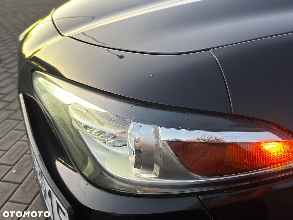 Alfa Romeo Giulia 2.0 Turbo 16V AT8-Q4 Ti - 22