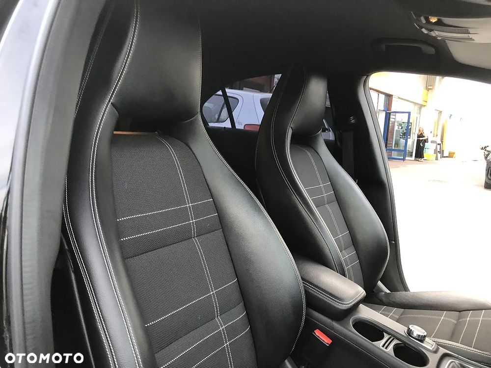 Mercedes-Benz Klasa A 180 AMG Line - 24