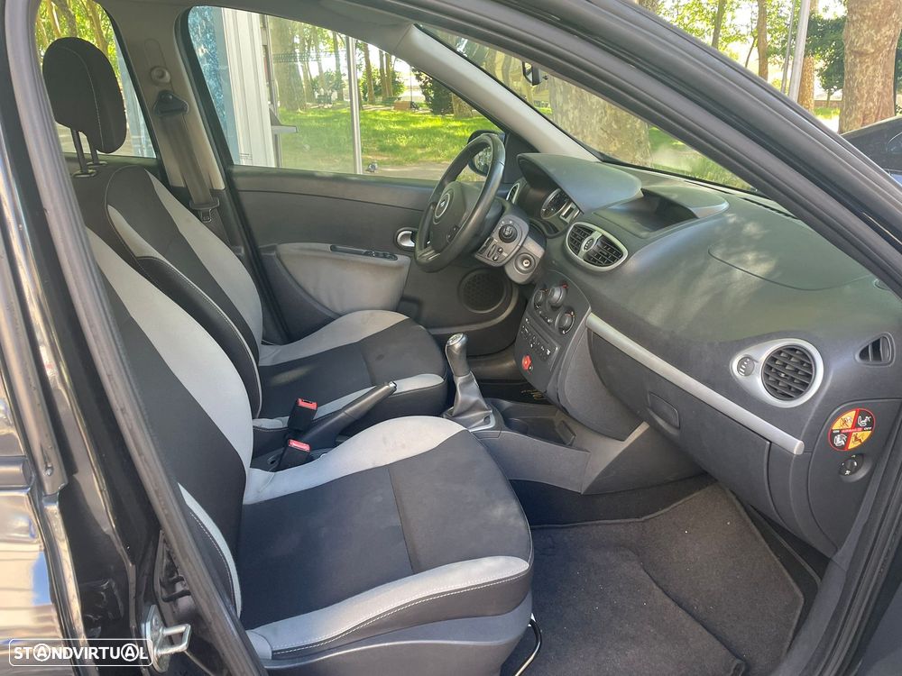 Renault Clio - 11