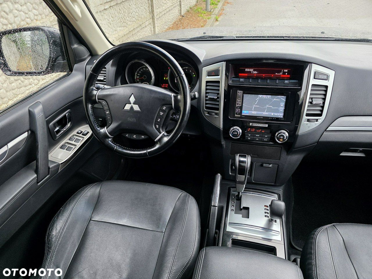 Mitsubishi Pajero - 16