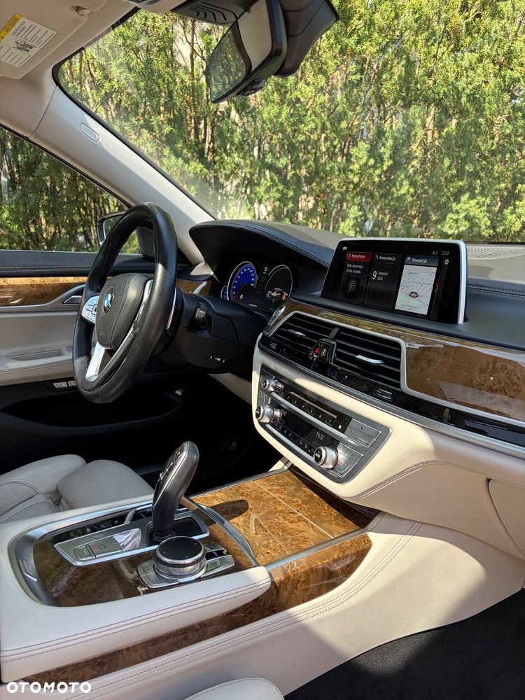 BMW Seria 7 740Li - 33