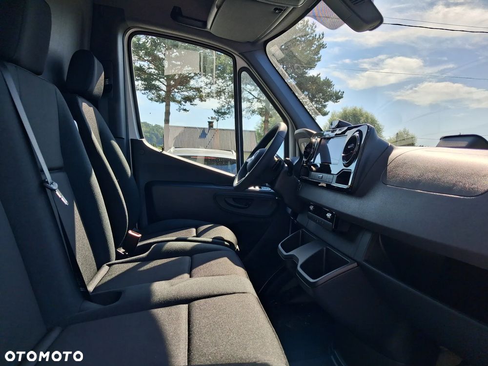 Mercedes-Benz Sprinter - 11