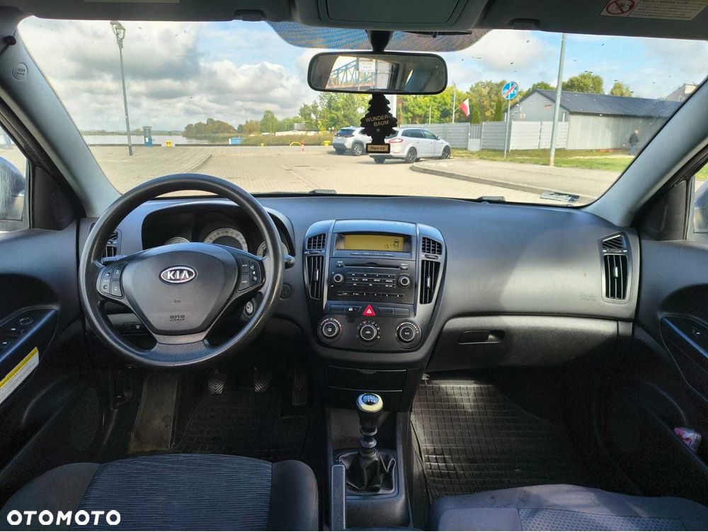 Kia Ceed - 4