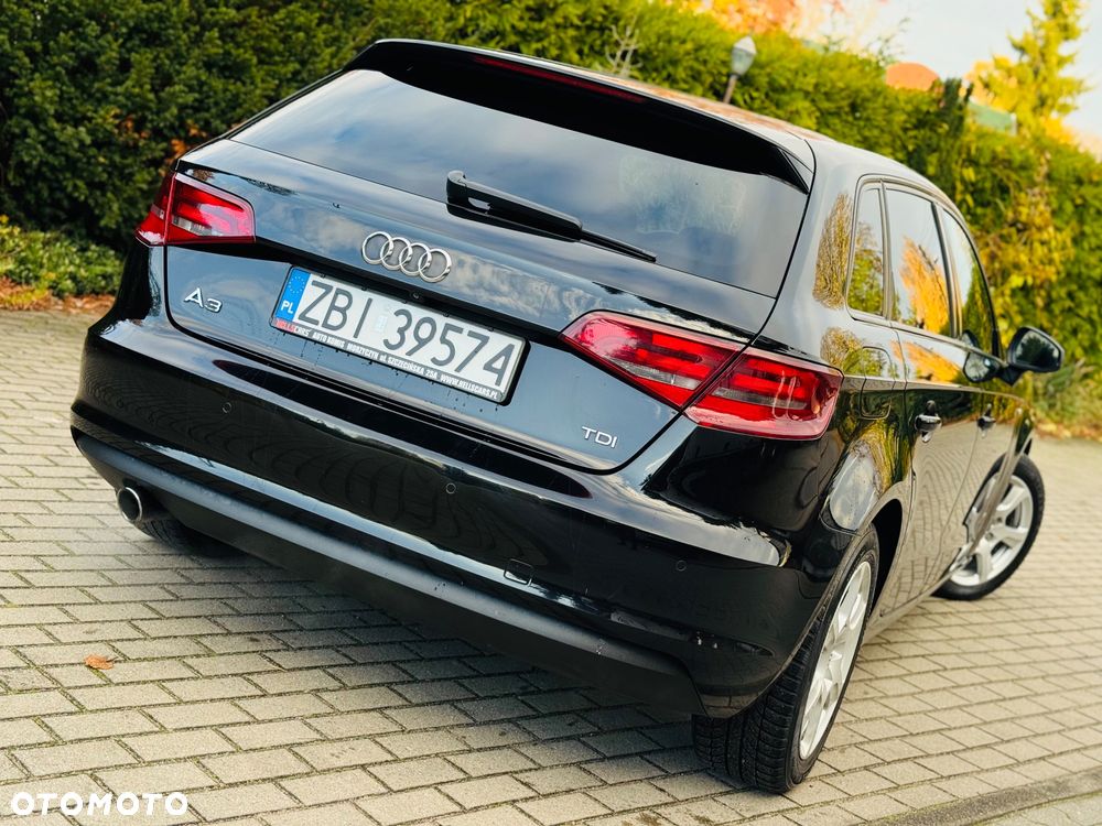 Audi A3 Sportback 1.6 TDI S line Sportpaket - 16