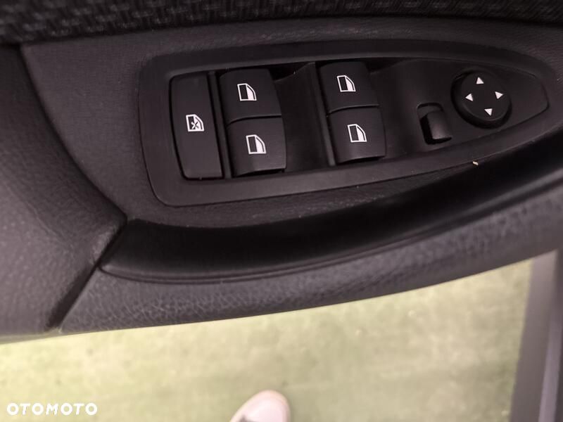 BMW X1 sDrive18i GPF - 12