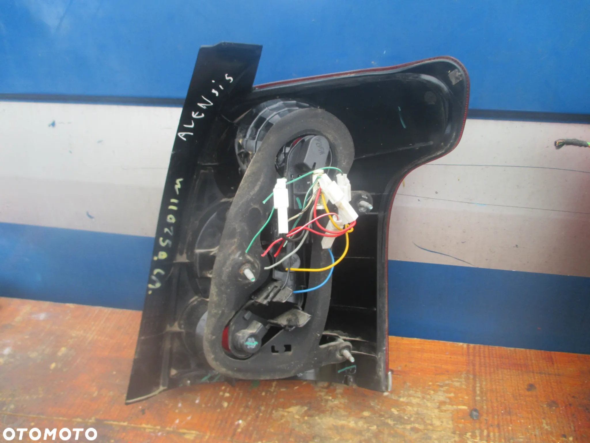 lampa prawa  tył Avensis T25 - 7