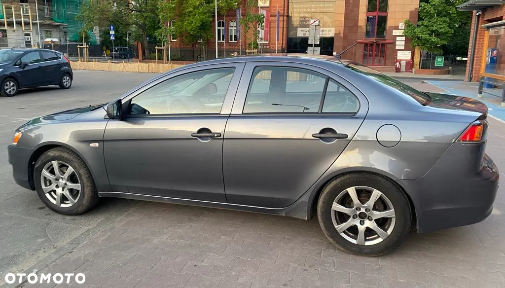 Mitsubishi Lancer 1.6 Inform - 4