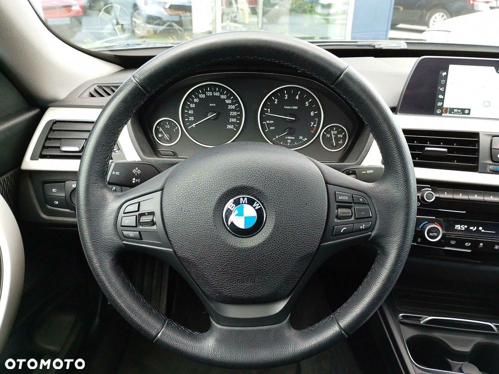 BMW Seria 3 320i GPF xDrive - 19