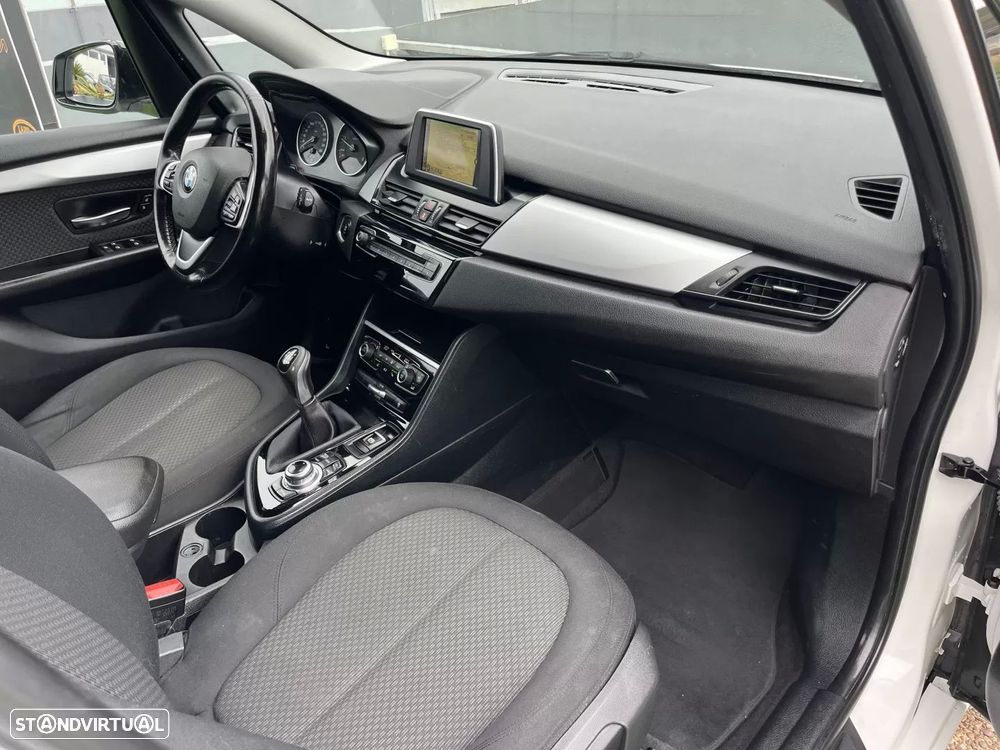 BMW 218 Active Tourer d Line Sport - 52