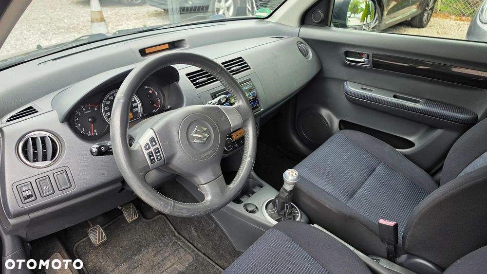 Suzuki Swift 1.3 Black and White - 14
