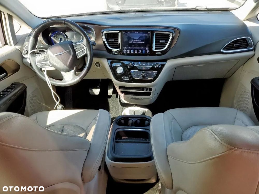 Chrysler Pacifica - 8