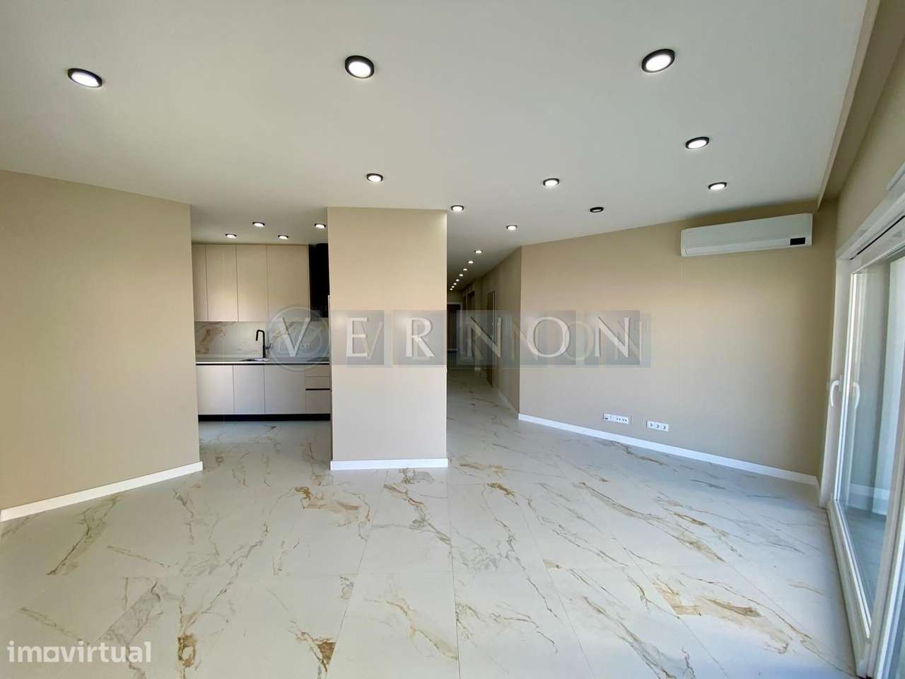Exclusivo Apartamento T2+1 com Vista Mar em Armação de Pêra