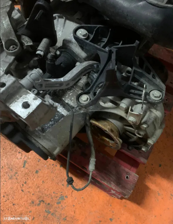 Caixa de Velocidades Volkswagen Caddy III 1.9TDI Ref: JCY - 2