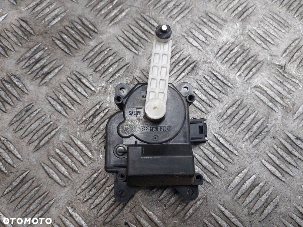 SILNICZEK NAGRZEWNICY TOYOTA AVENSIS T25 LIFT 063700-8680 - 2