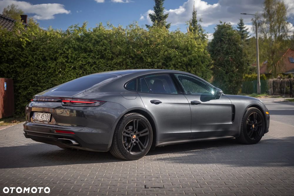 Porsche Panamera 4 - 8