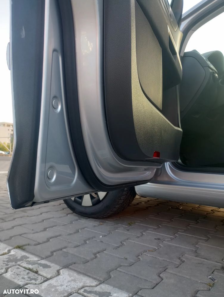 Volkswagen Golf Plus 1.9 TDI Sportline - 30