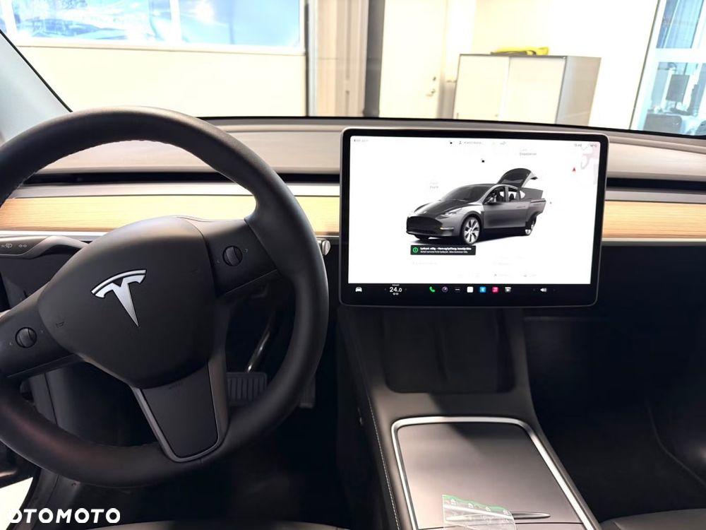 Tesla Model Y Long Range Dual Motor AWD - 6