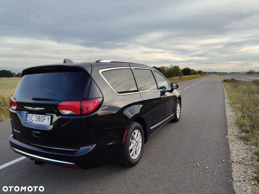 Chrysler Pacifica - 6