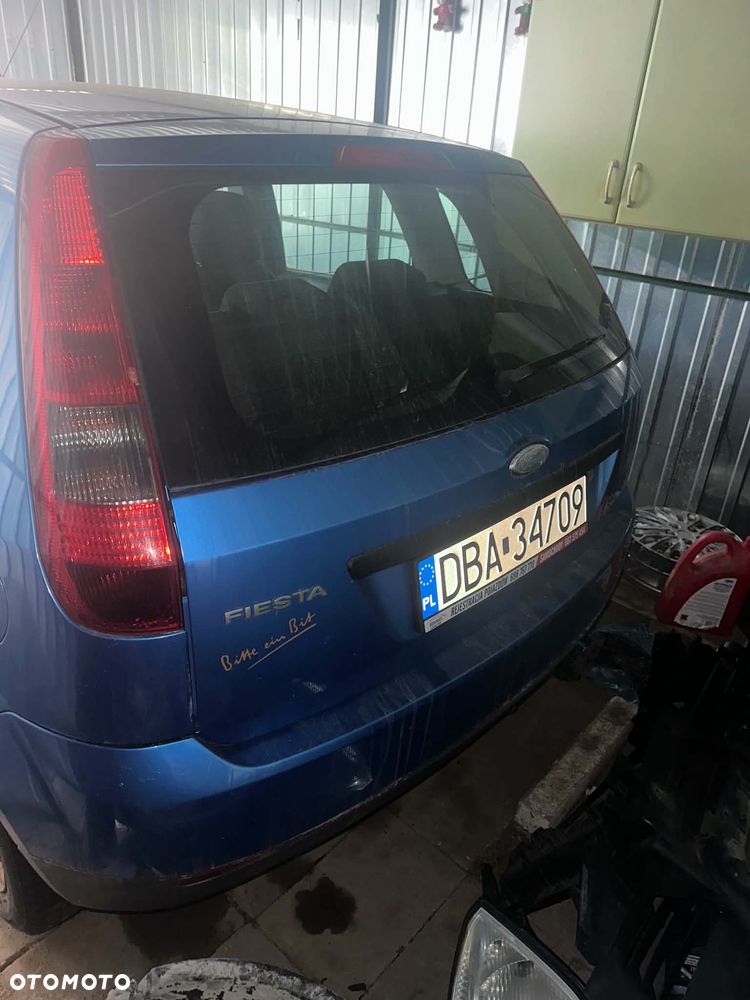 Ford Fiesta 1.3 Ambiente - 4