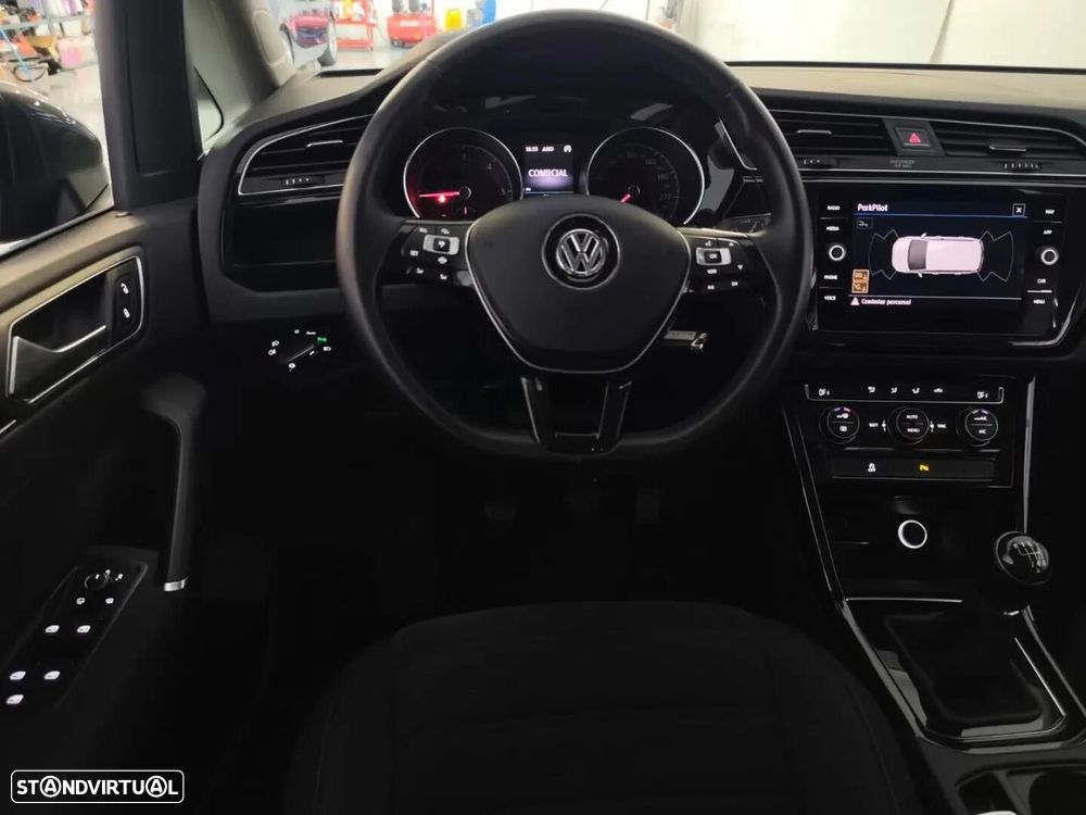 VW Touran 1.6 TDI Highline - 9