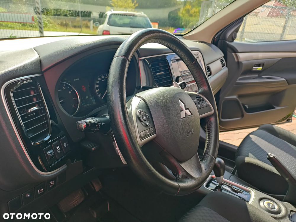 Mitsubishi Outlander 2.0 Intense - 20