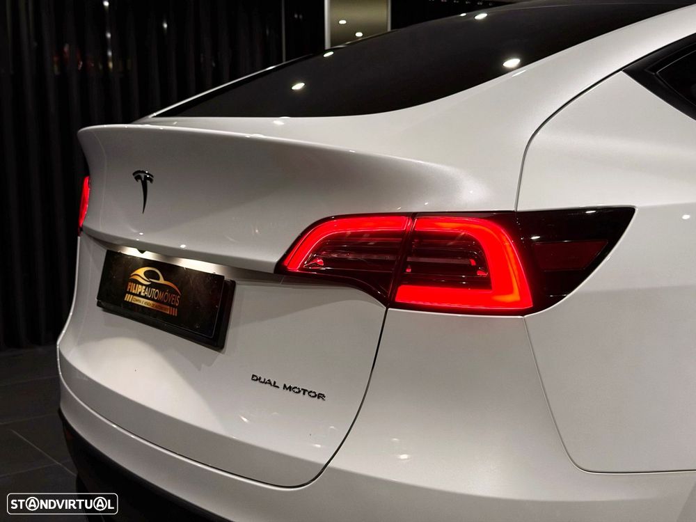 Tesla Model Y Long Range Dual Motor AWD - 13