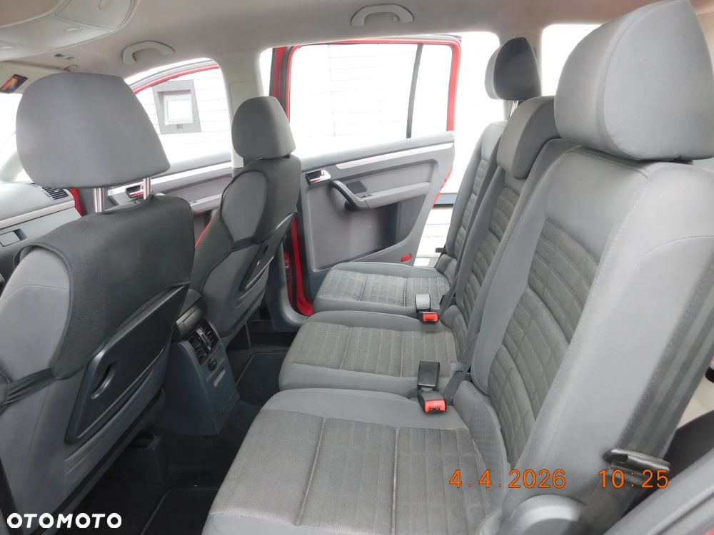 Volkswagen Touran - 10