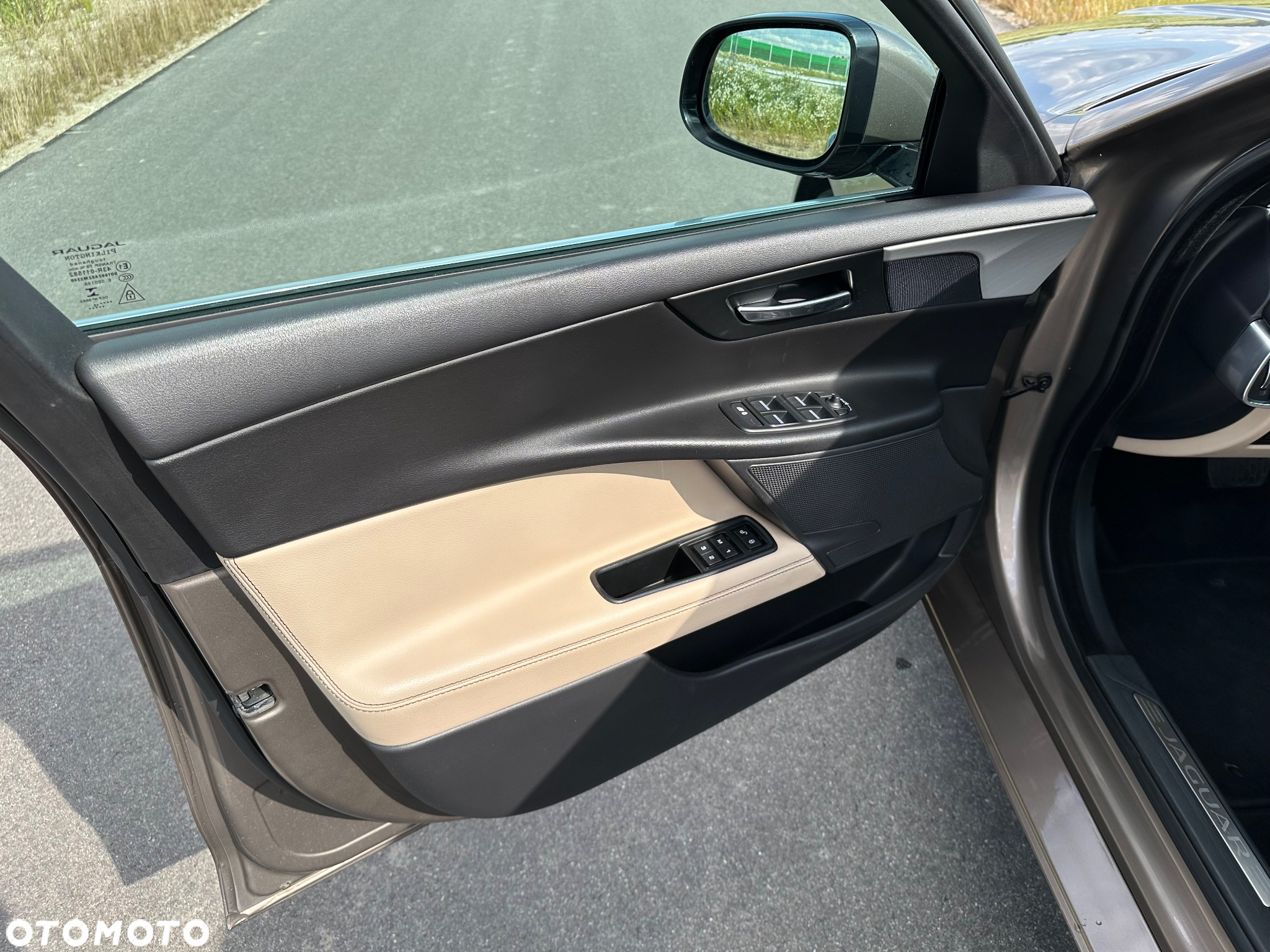 Jaguar XE 2.0 D Prestige - 22